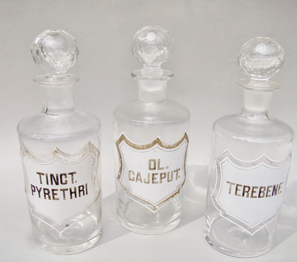 RARE SET OF THREE SMALL VICTORIAN WHITE LABEL APOTHECARY JARS, CIRCA 1890