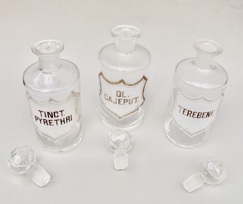 RARE SET OF THREE SMALL VICTORIAN WHITE LABEL APOTHECARY JARS, CIRCA 1890 View III