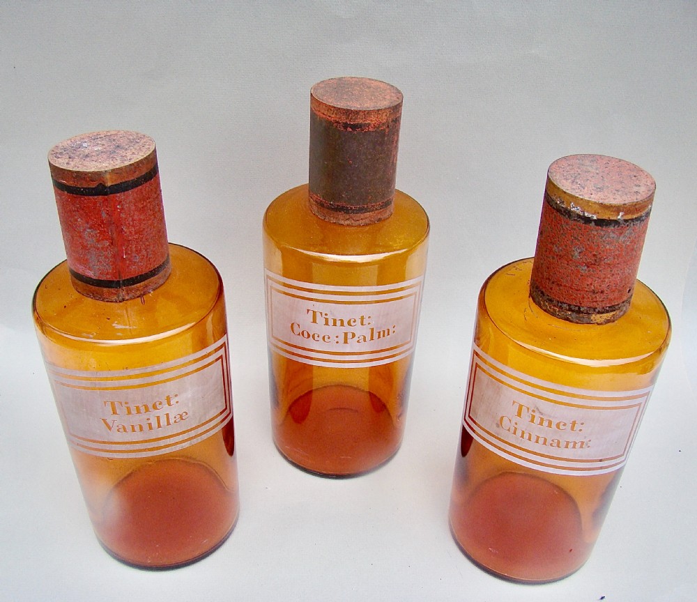 RARE SET OF THREE 19TH CENTURY FRENCH ETCHED AMBER GLASS APOTHECARY JARS, CIRCA 1890 View II