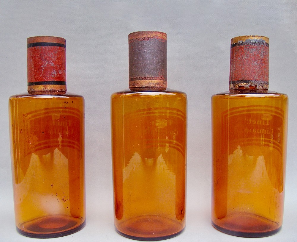 RARE SET OF THREE 19TH CENTURY FRENCH ETCHED AMBER GLASS APOTHECARY JARS, CIRCA 1890 View III