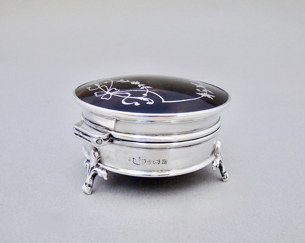 DELIGHTFUL SILVER & TORTOISESHELL TRINKET BOX BY MAPPIN &WEBB, BIRMINGHAM 1922 View III