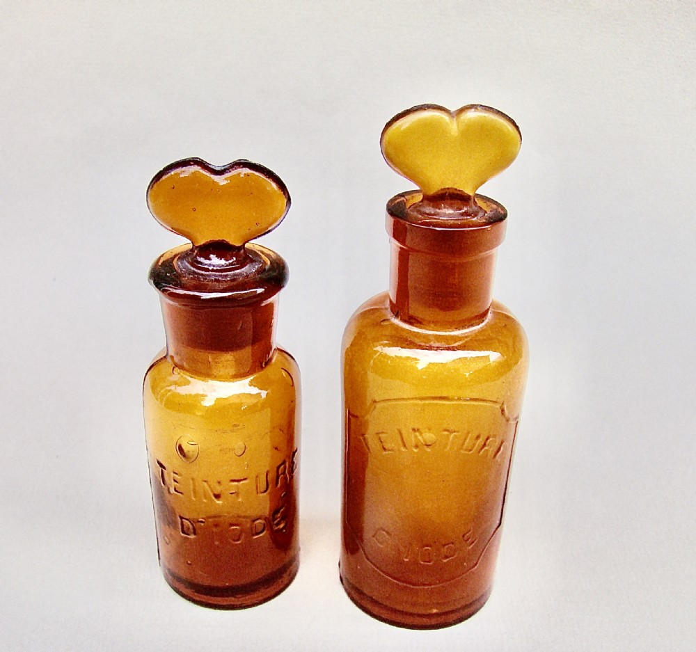 CHARMING PAIR OF SMALL 19TH CENTURY FRENCH AMBER GLASS APOTHECARY BOTTLES