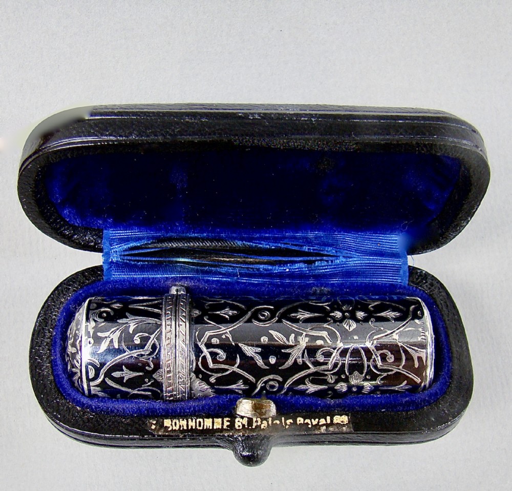 VERY RARE FRENCH PALAIS ROYAL NIELLO SILVER CASED SCENT BOTTLE, CIRCA 1870
