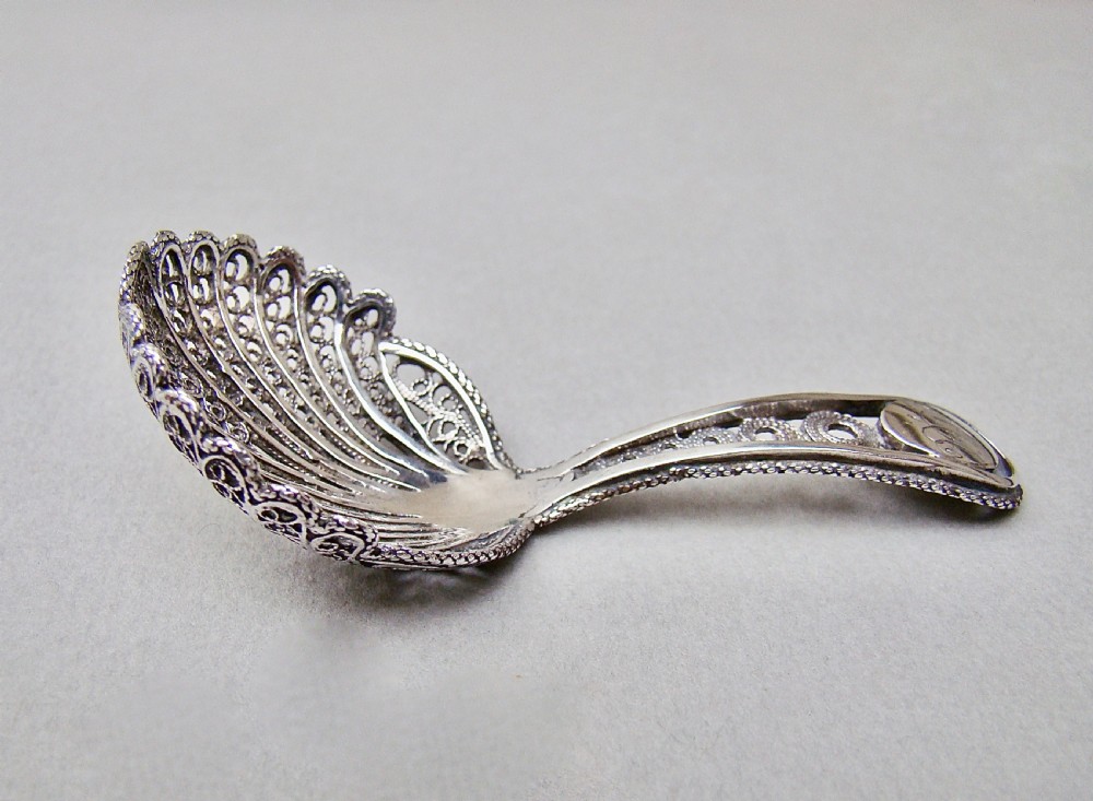 FINE GEORGIAN SILVER FILIGREE CADDY SPOON, CIRCA 1800 View VI