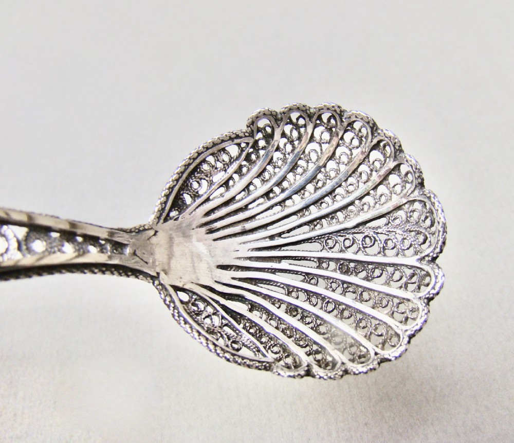 FINE GEORGIAN SILVER FILIGREE CADDY SPOON, CIRCA 1800 View VII