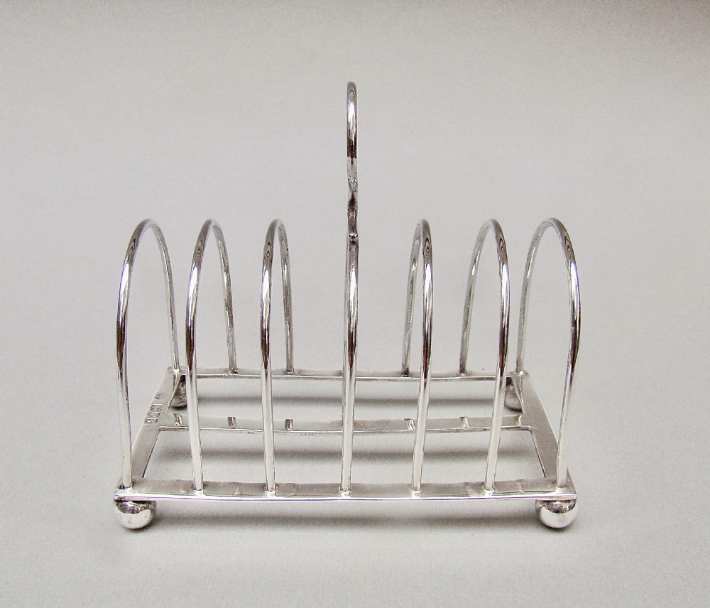 GOOD EDWARDIAN SOLID SILVER TOAST RACK BY WILLIAM HUTTON & SONS, LONDON 1901 View III