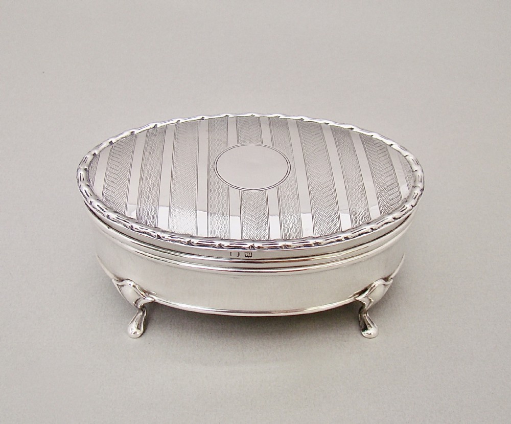 SUPERB GEORGE V SOLID SILVER JEWELLERY BOX BY SYNYER & BEDDOES, BIRMINGHAM 1911