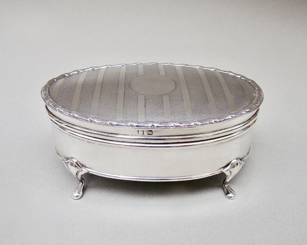 SUPERB GEORGE V SOLID SILVER JEWELLERY BOX BY SYNYER & BEDDOES, BIRMINGHAM 1911 View II