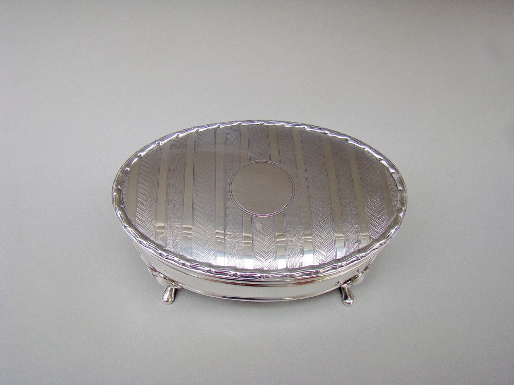 SUPERB GEORGE V SOLID SILVER JEWELLERY BOX BY SYNYER & BEDDOES, BIRMINGHAM 1911 View VI