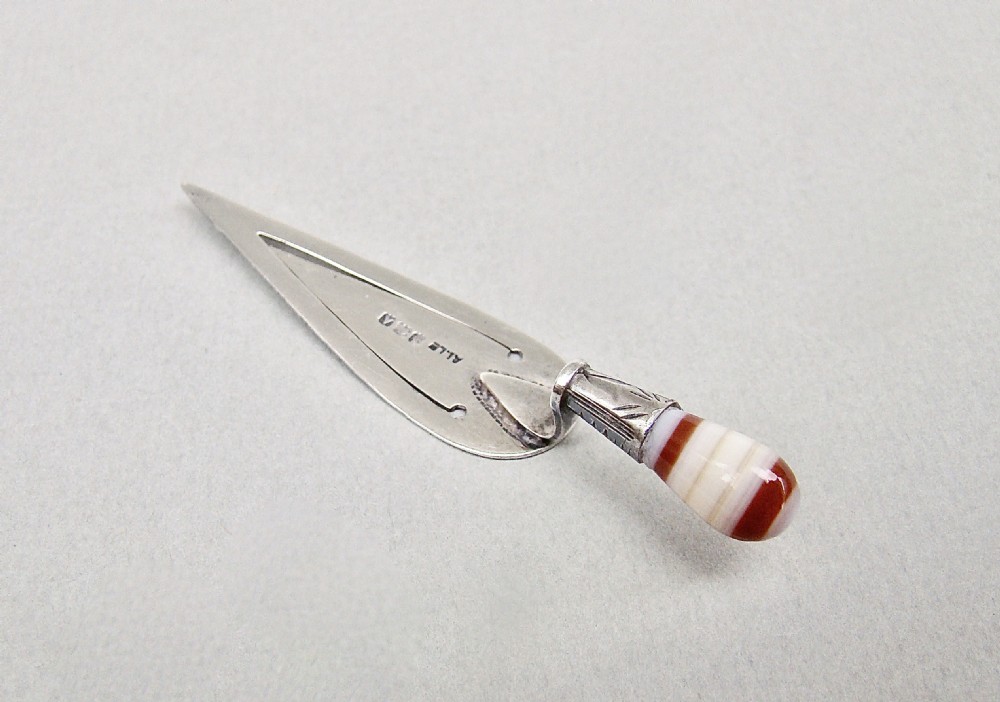 UNUSUAL GEORGE V SILVER AND BANDED AGATE TROWEL BOOKMARK BY ADIE & LOVEKIN, BIRMINGHAM 1925 View III