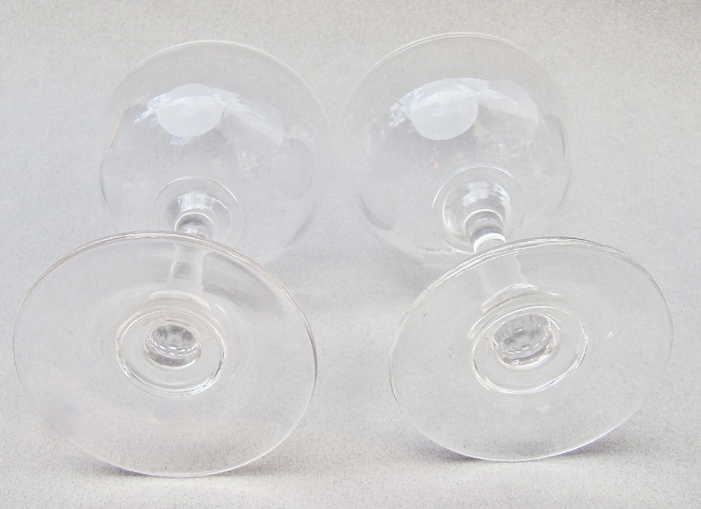 ELEGANT PAIR OF VICTORIAN SLICED-CUT CHAMPAGNE COUPES, CIRCA 1890 View III