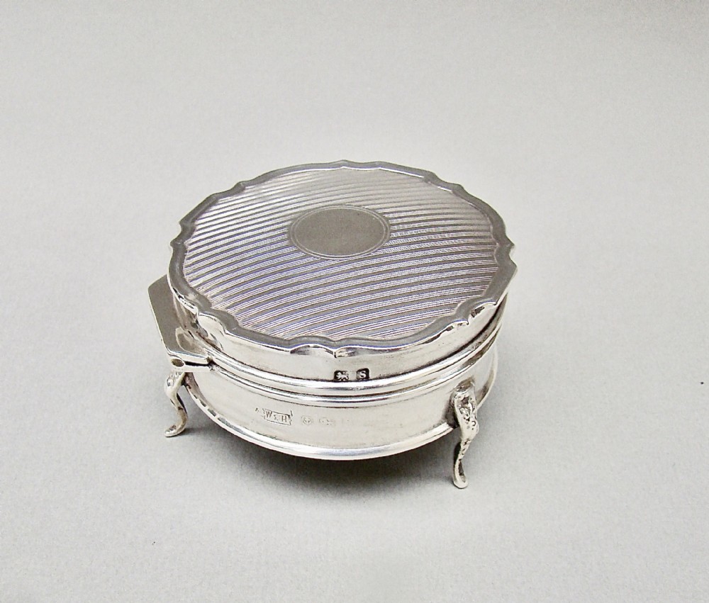 GEORGE V SILVER JEWELLERY BOX BY WALKER & HALL, BIRMINGHAM 1917