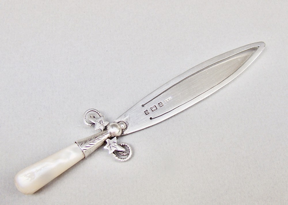 EDWARDIAN SILVER & MOTHER OF PEARL SWORD SHAPED BOOKMARK BY CRISFORD & NORRIS, BIRMINGHAM 1901
