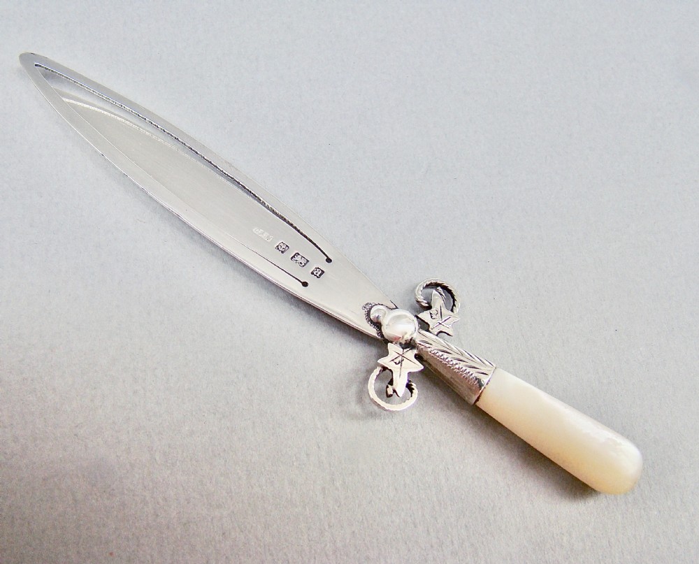 EDWARDIAN SILVER & MOTHER OF PEARL SWORD SHAPED BOOKMARK BY CRISFORD & NORRIS, BIRMINGHAM 1901 View II