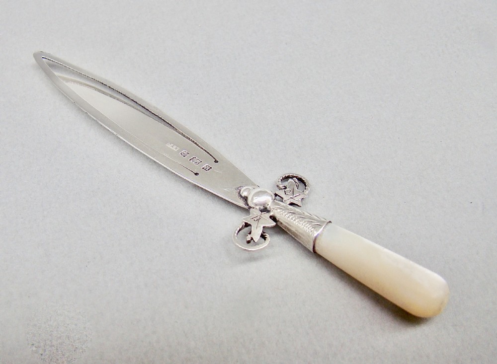 EDWARDIAN SILVER & MOTHER OF PEARL SWORD SHAPED BOOKMARK BY CRISFORD & NORRIS, BIRMINGHAM 1901 View III