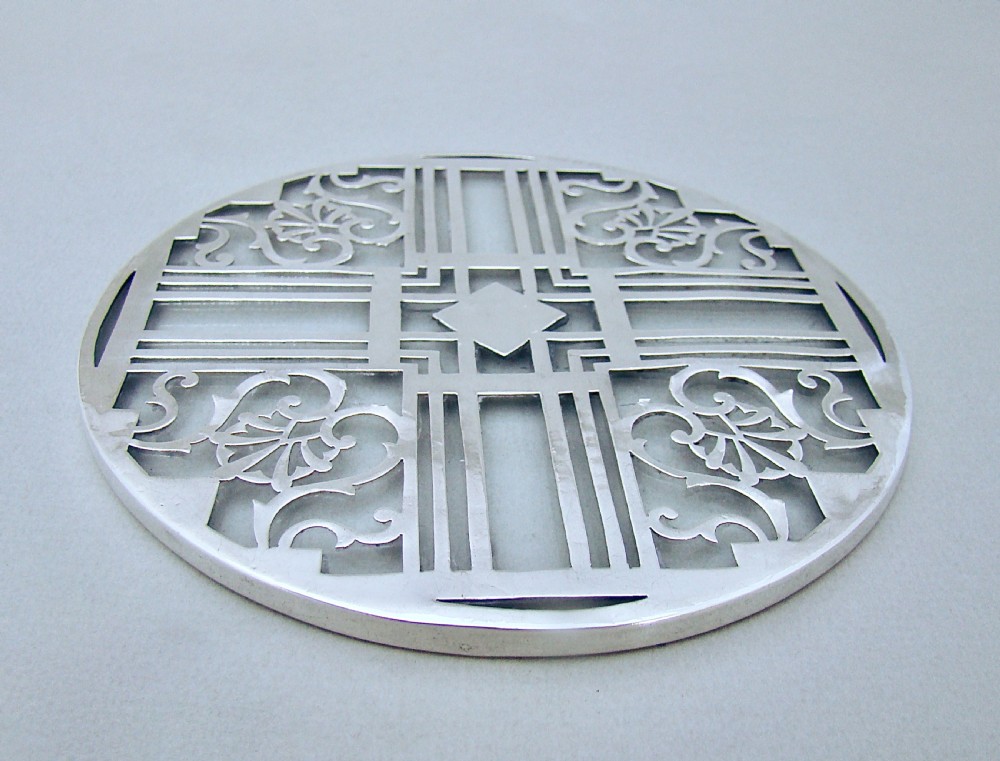 SILVER MOUNTED GLASS TEAPOT STAND BY MAPPIN & WEBB, BIRMINGHAM 1932 View III