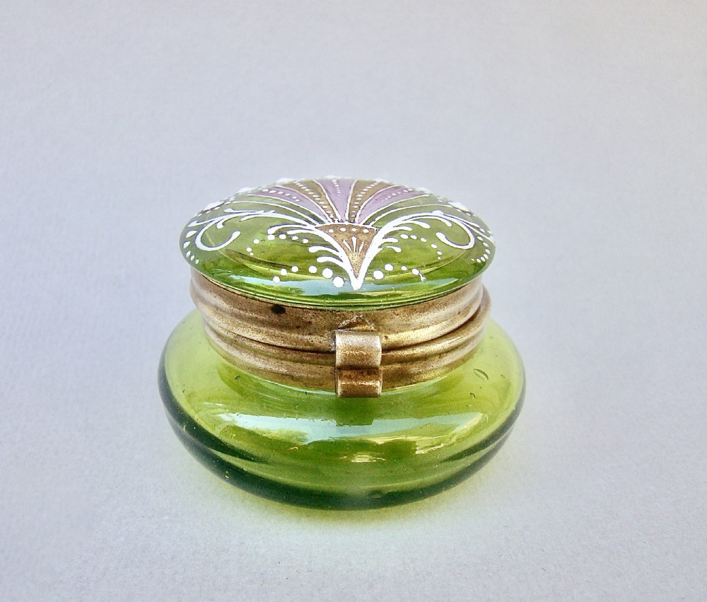 DELIGHTFUL FRENCH ART NOUVEAU GREEN GLASS ENAMELLED TRINKET BOX, CIRCA 1900 View II
