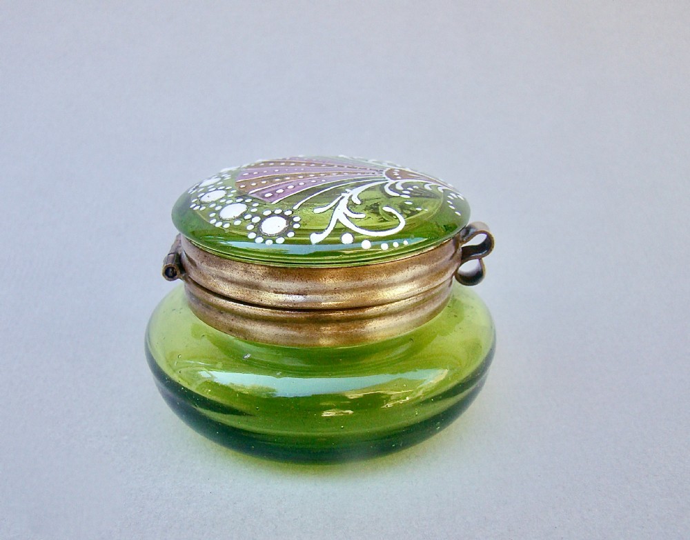 DELIGHTFUL FRENCH ART NOUVEAU GREEN GLASS ENAMELLED TRINKET BOX, CIRCA 1900 View IV
