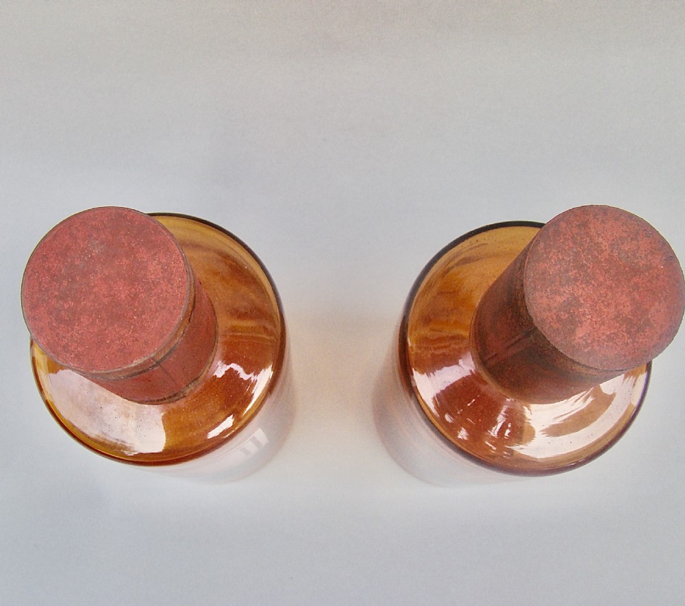 RARE PAIR OF 19TH CENTURY FRENCH ETCHED AMBER GLASS APOTHECARY JARS, CIRCA 1890 View IV