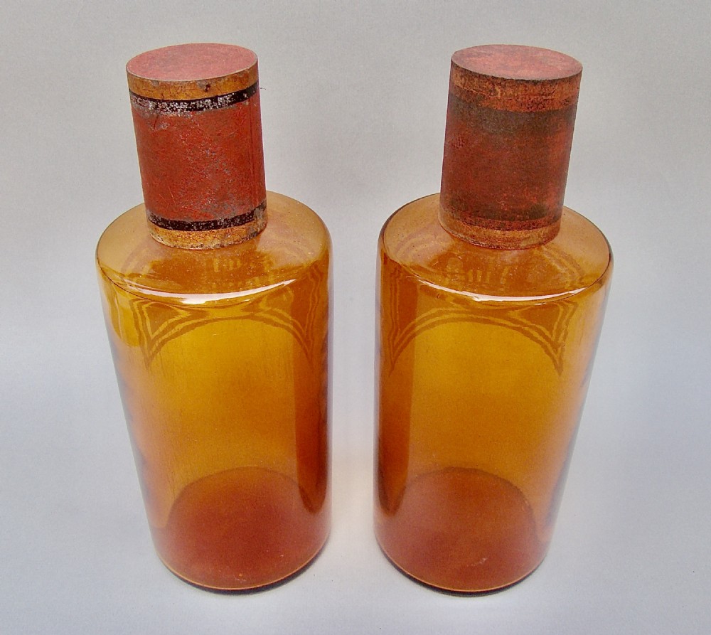RARE PAIR OF 19TH CENTURY FRENCH ETCHED AMBER GLASS APOTHECARY JARS, CIRCA 1890 View V