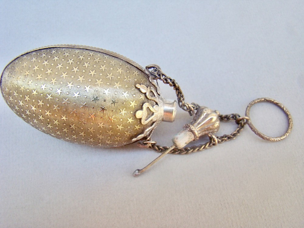 19TH CENTURY FRENCH ORMULU CHATELAINE EGG-SHAPED SCENT BOTTLE, CIRCA 1890 View III