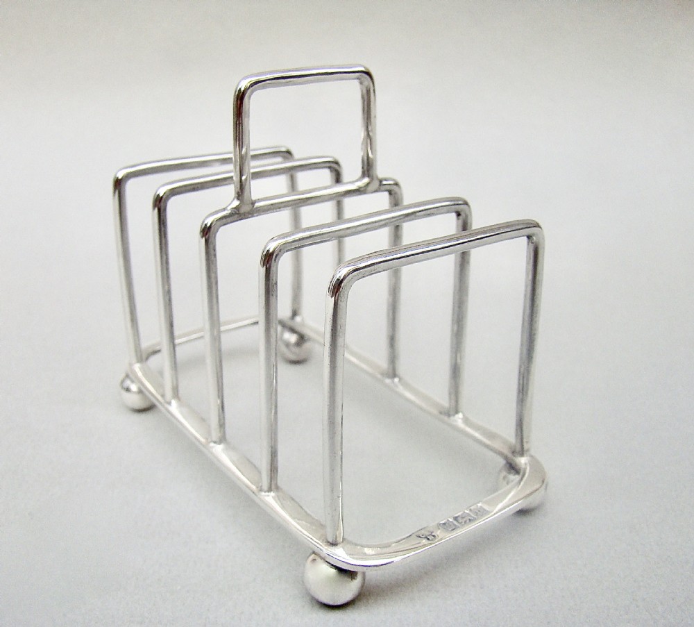 ELEGANT EDWARDIAN SILVER TOAST RACK BY THE C.E. NIXON, SHEFFIELD 1907 View II