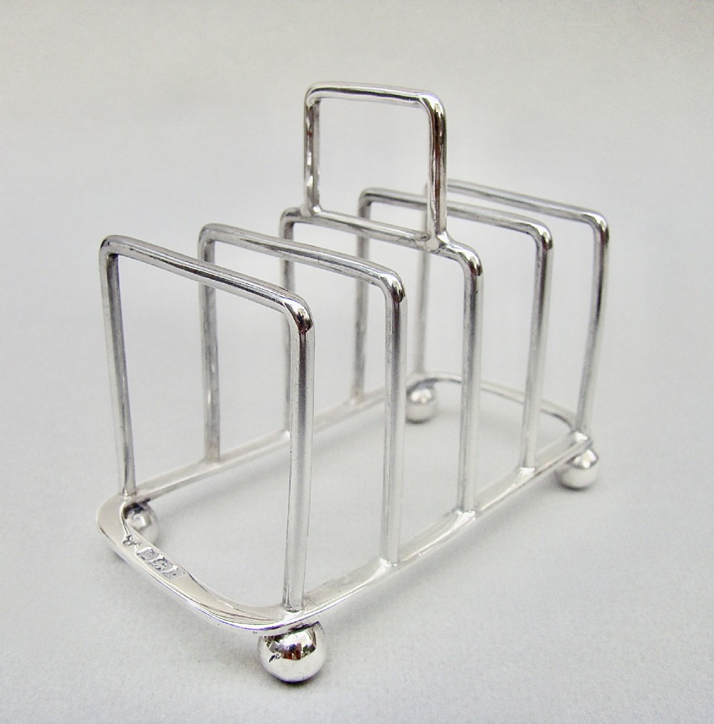 ELEGANT EDWARDIAN SILVER TOAST RACK BY THE C.E. NIXON, SHEFFIELD 1907