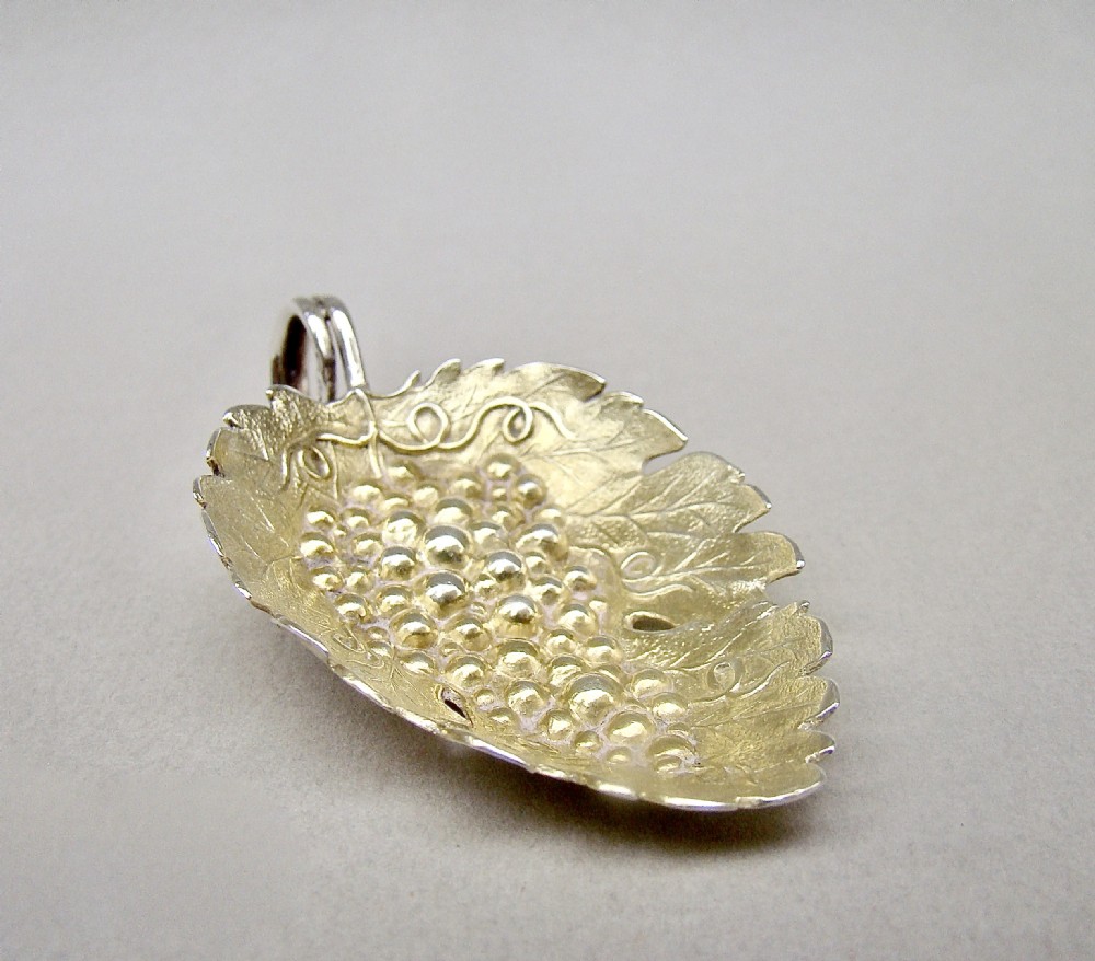 FABULOUS GEORGIAN SILVER-GILT VINE LEAF CADDY SPOON BY JOSEPH WILLMORE, BIRMINGHAM 1808 View IV