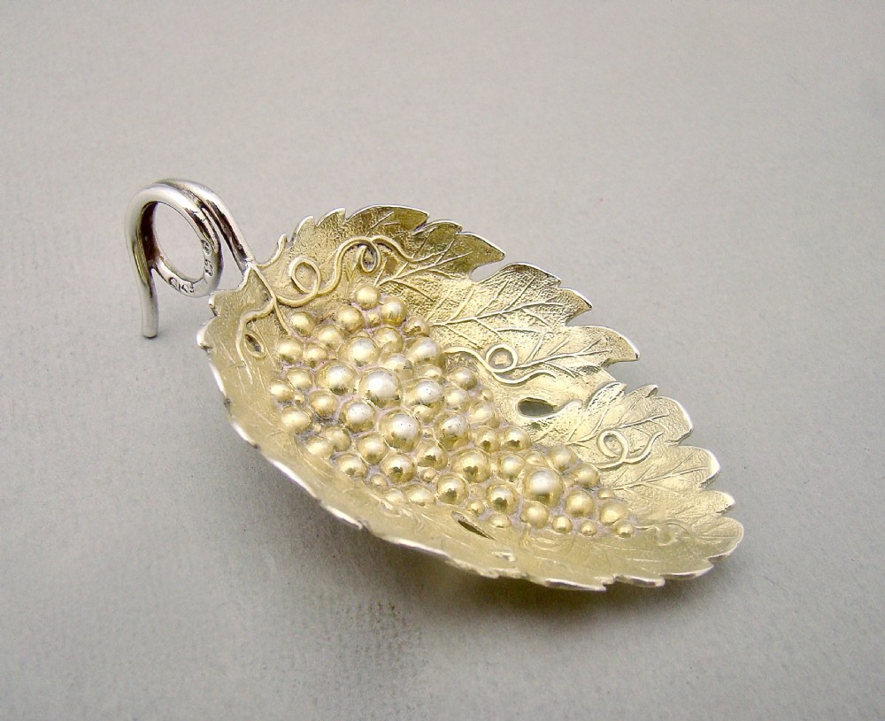 FABULOUS GEORGIAN SILVER-GILT VINE LEAF CADDY SPOON BY JOSEPH WILLMORE, BIRMINGHAM 1808 View VI