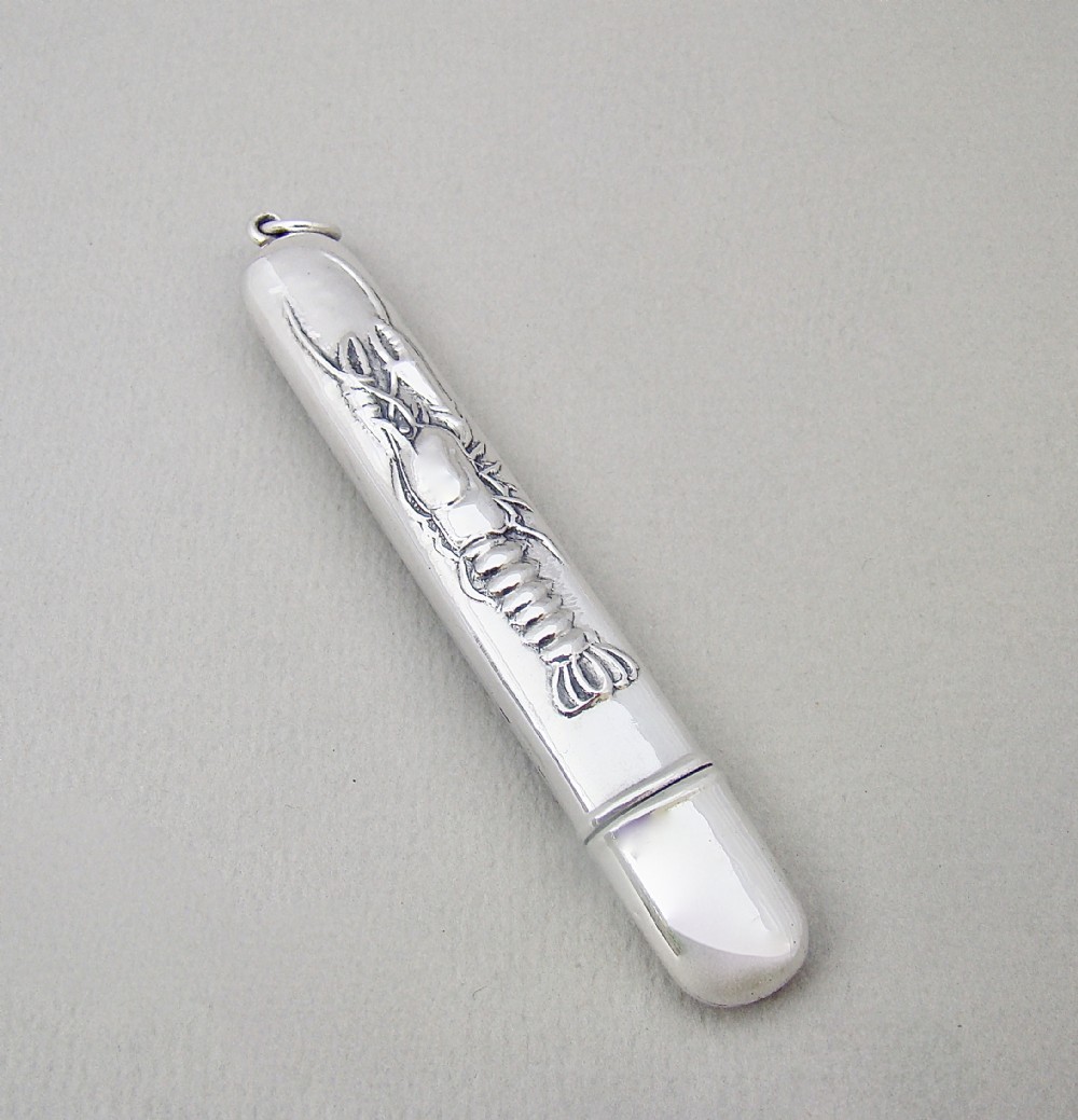 UNUSUAL STERLING SILVER NEEDLE CASE , CIRCA 1930