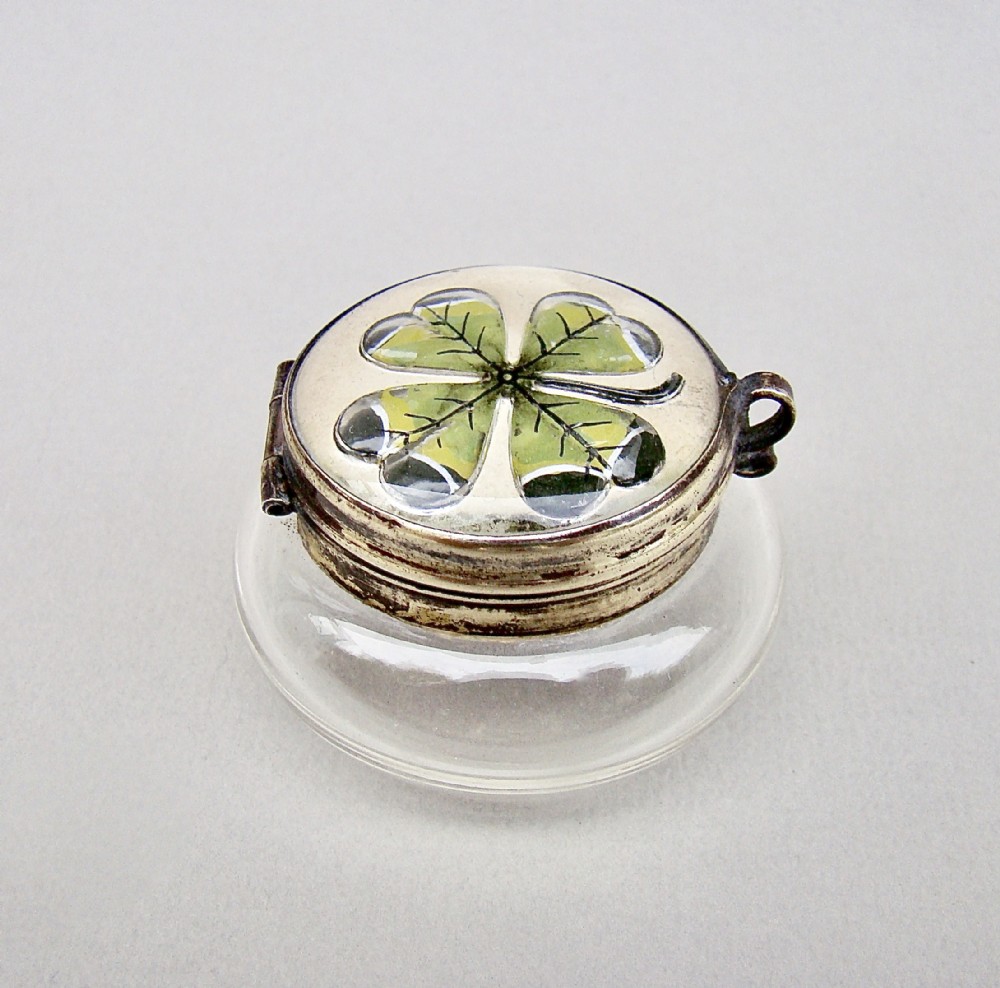 UNUSUAL 19TH CENTURY GLAZED FOUR LEAF CLOVER ENAMELLED GLASS TRINKET BOX, CIRCA 1890