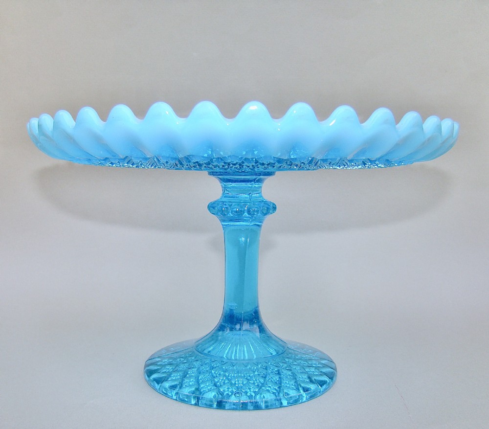 RARE VICTORIAN BLUE PEARLINE GLASS CAKE STAND BY DAVIDSON, SOMERSET PATTERN, CIRCA 1895 View II
