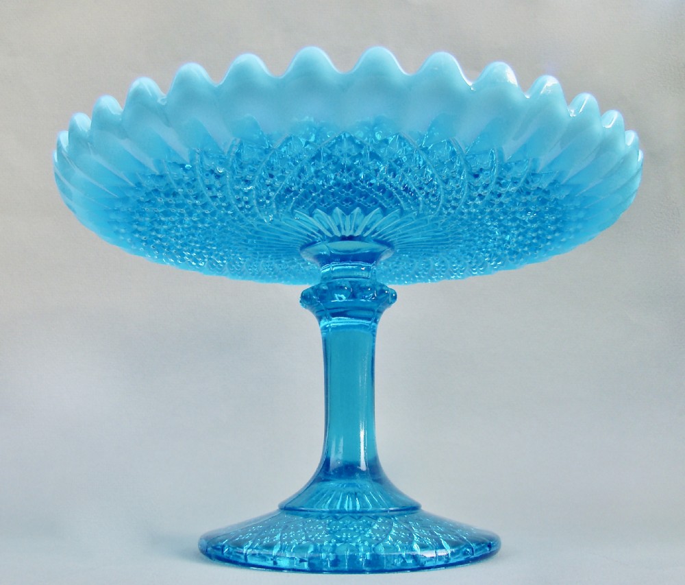 RARE VICTORIAN BLUE PEARLINE GLASS CAKE STAND BY DAVIDSON, SOMERSET PATTERN, CIRCA 1895 View IV