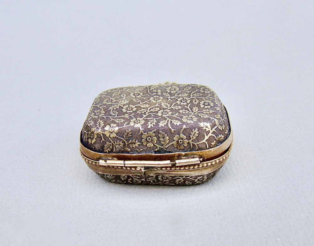 EXQUISITE VICTORIAN SILVER THIMBLE IN ORMULU CHATELAINE THIMBLE CASE, CIRCA 1890
 View VI