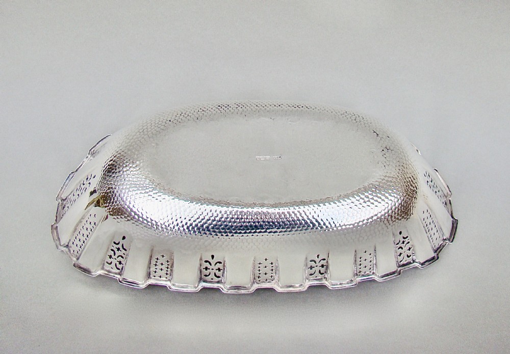 ELEGANT ARTS & CRAFT SPOT-HAMMERED SILVER BREAD BASKET BY JAMES DIXON  & SONS, SHEFFIELD 1902 View VI