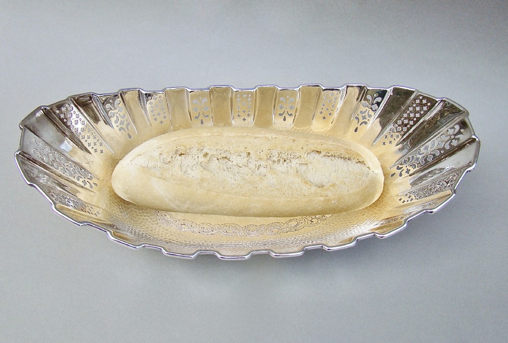 ELEGANT ARTS & CRAFT SPOT-HAMMERED SILVER BREAD BASKET BY JAMES DIXON  & SONS, SHEFFIELD 1902 View VIII