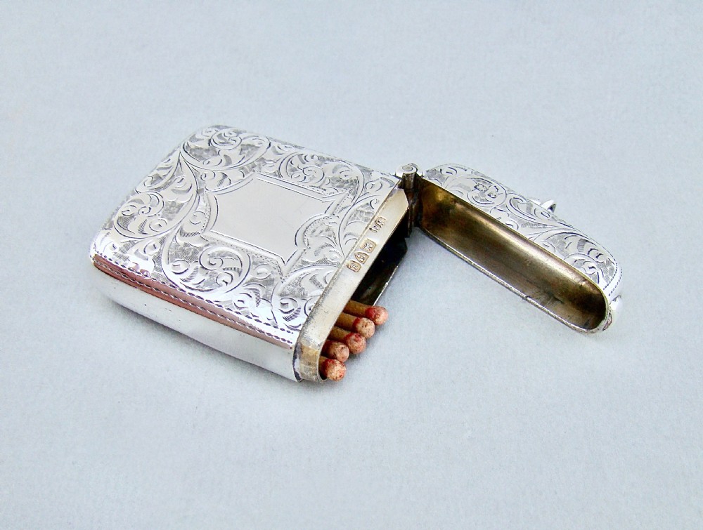 LARGE EDWARDIAN SILVER VESTA CASE BY WILLIAM NEALE, CHESTER 1905 View III
