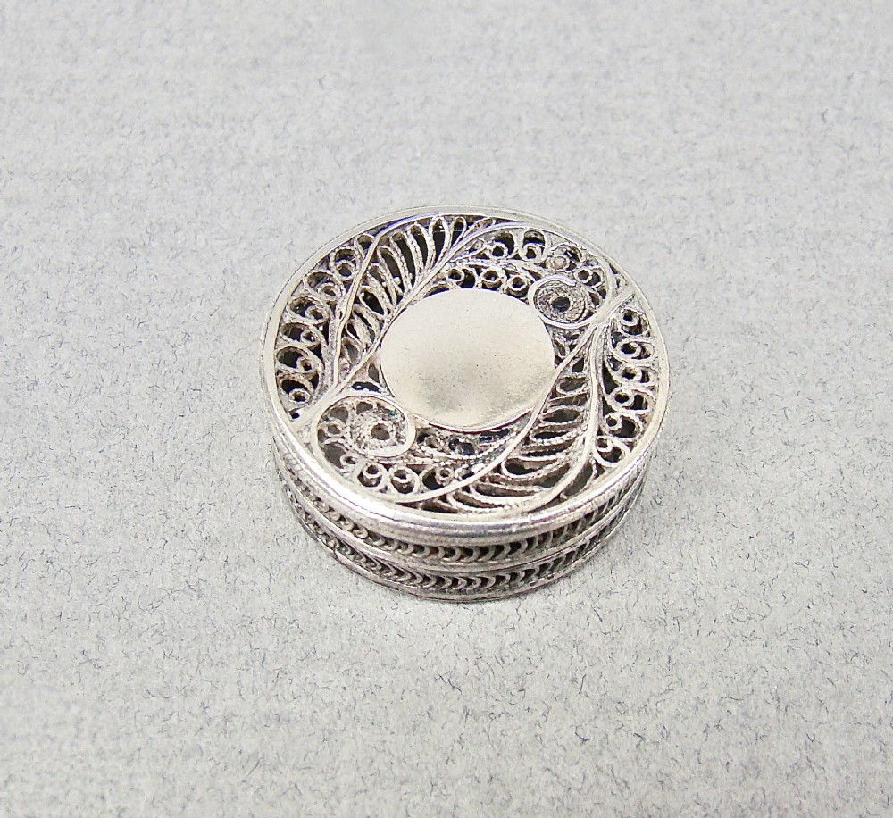 RARE GEORGIAN SILVER FILIGREE PATCH BOX, CIRCA 1790
