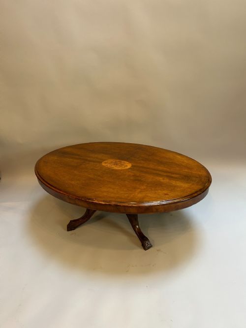 VICTORIAN WALNUT COFFEE TABLE