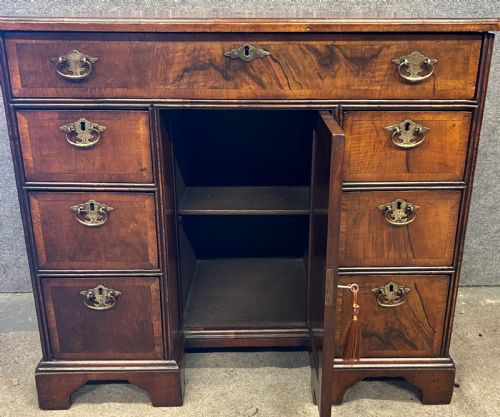 SMALL 18THC STYLE WALNUT DESK - ADDITIONAL PHOTO 6