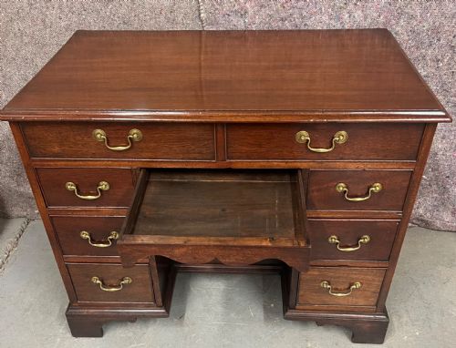 SMALL GEORGE III MAHOGANY DESK - ADDITIONAL PHOTO 4