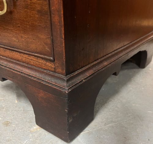 SMALL GEORGE III MAHOGANY DESK - ADDITIONAL PHOTO 9