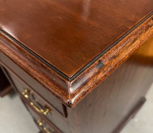 SMALL GEORGE III MAHOGANY DESK - ADDITIONAL PHOTO 10