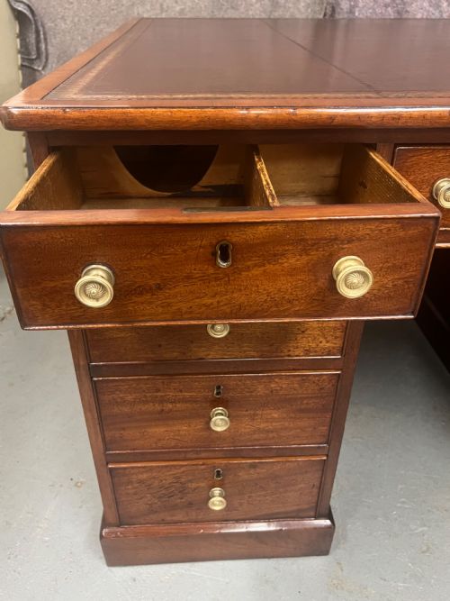 GEORGE III MAHOGANY 18 DRAWER PARTNER'S DESK - ADDITIONAL PHOTO 2