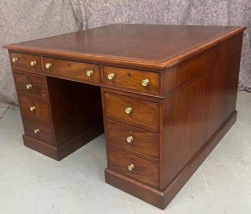 GEORGE III MAHOGANY 18 DRAWER PARTNER'S DESK - ADDITIONAL PHOTO 3