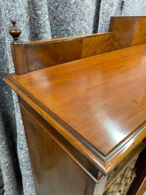 EDWARDIAN MAHOGANY BREAKFRONT OPEN BOOKCASE - ADDITIONAL PHOTO 1