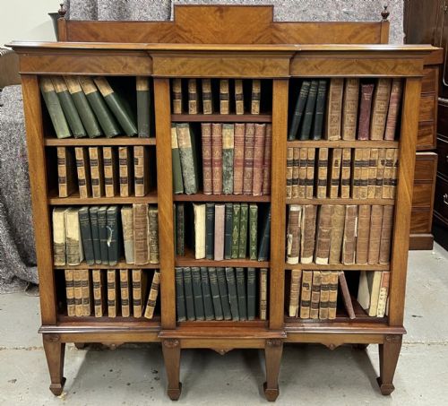 EDWARDIAN MAHOGANY BREAKFRONT OPEN BOOKCASE - ADDITIONAL PHOTO 3