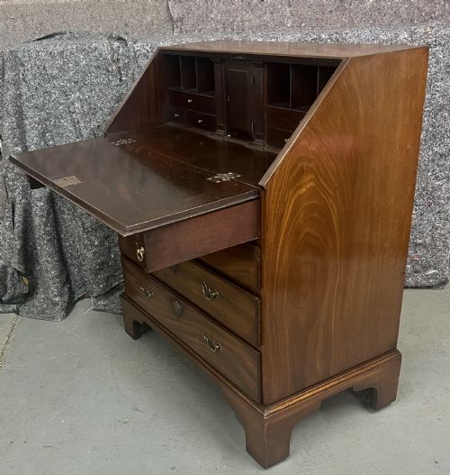 SMALL 3FT GEORGE II MAHOGANY BUREAU - ADDITIONAL PHOTO 3