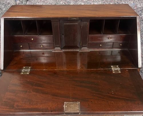 SMALL 3FT GEORGE II MAHOGANY BUREAU - ADDITIONAL PHOTO 7