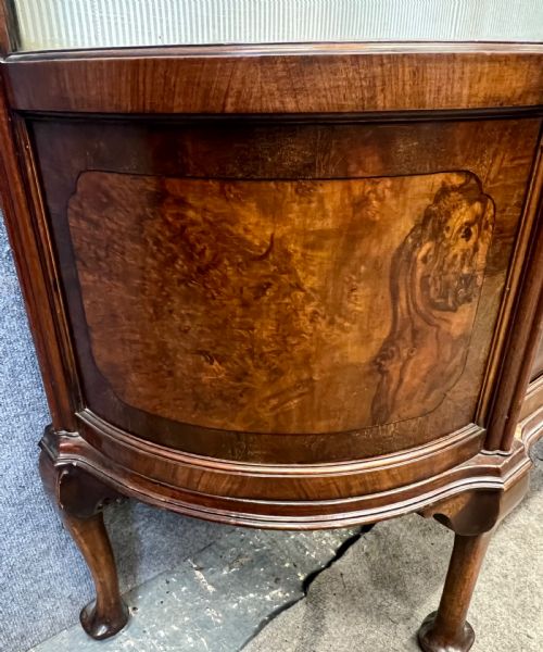 ATTRACTIVE EDWARDIAN BURR WALNUT DISPLAY CABINET - ADDITIONAL PHOTO 3